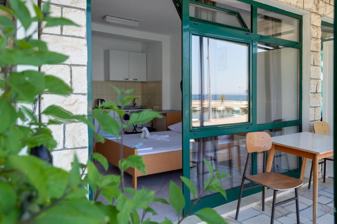 Apartments Ivica - Beachfront Drvenik  Buitenkant foto